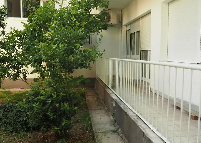 Little Cherry アパート